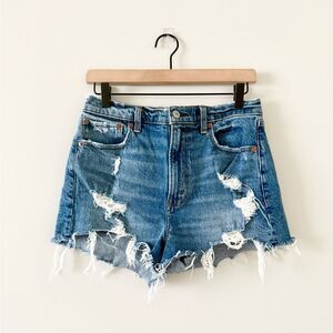 Abercrombie & Fitch High Rise Mom Short Raw Hem Distress Medium Wash - Size 28